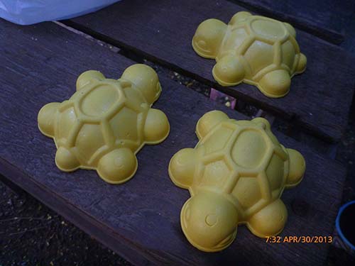 Mini turtles hand-carved from hardened sulphur