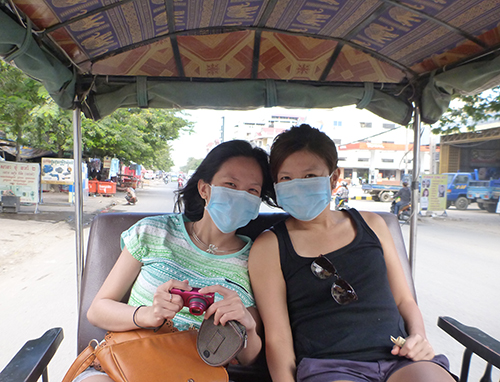 The long tuktuk ride to Choeung Ek was a bumpy, dusty one so prepare your masks (even the locals wear them)! We got our driver to stop at one of the roadside stalls to buy some