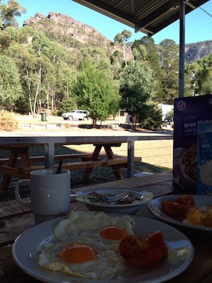 halls-gap-breakfast