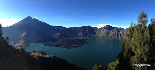 Rinjani-Senaru-crater-rim