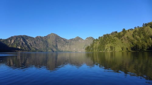 rinjani-crater-lake-morning