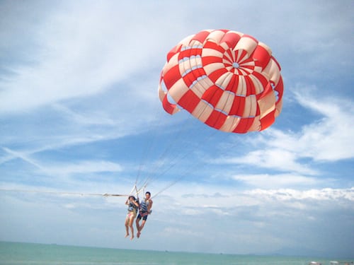 Batu-Ferringhi_Parasail