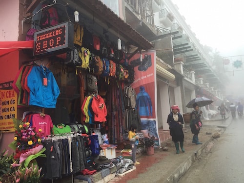 Sapa-trekking-shop